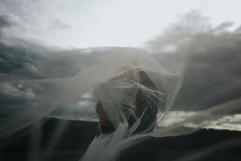 Relaxed natural wedding photos