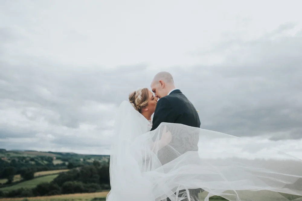Relaxed natural wedding photos
