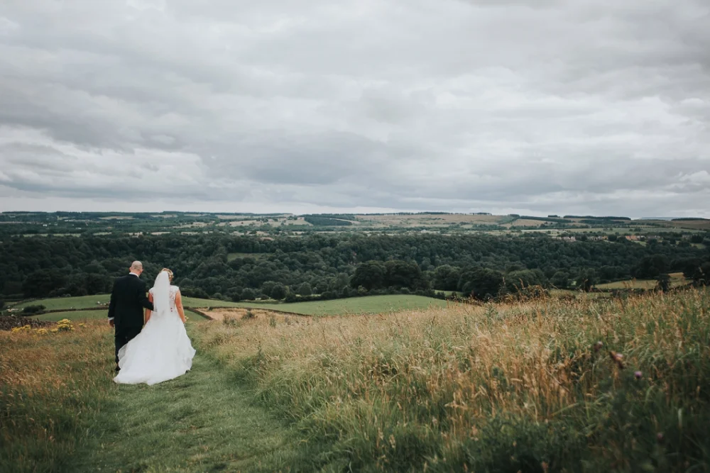Relaxed natural wedding photos