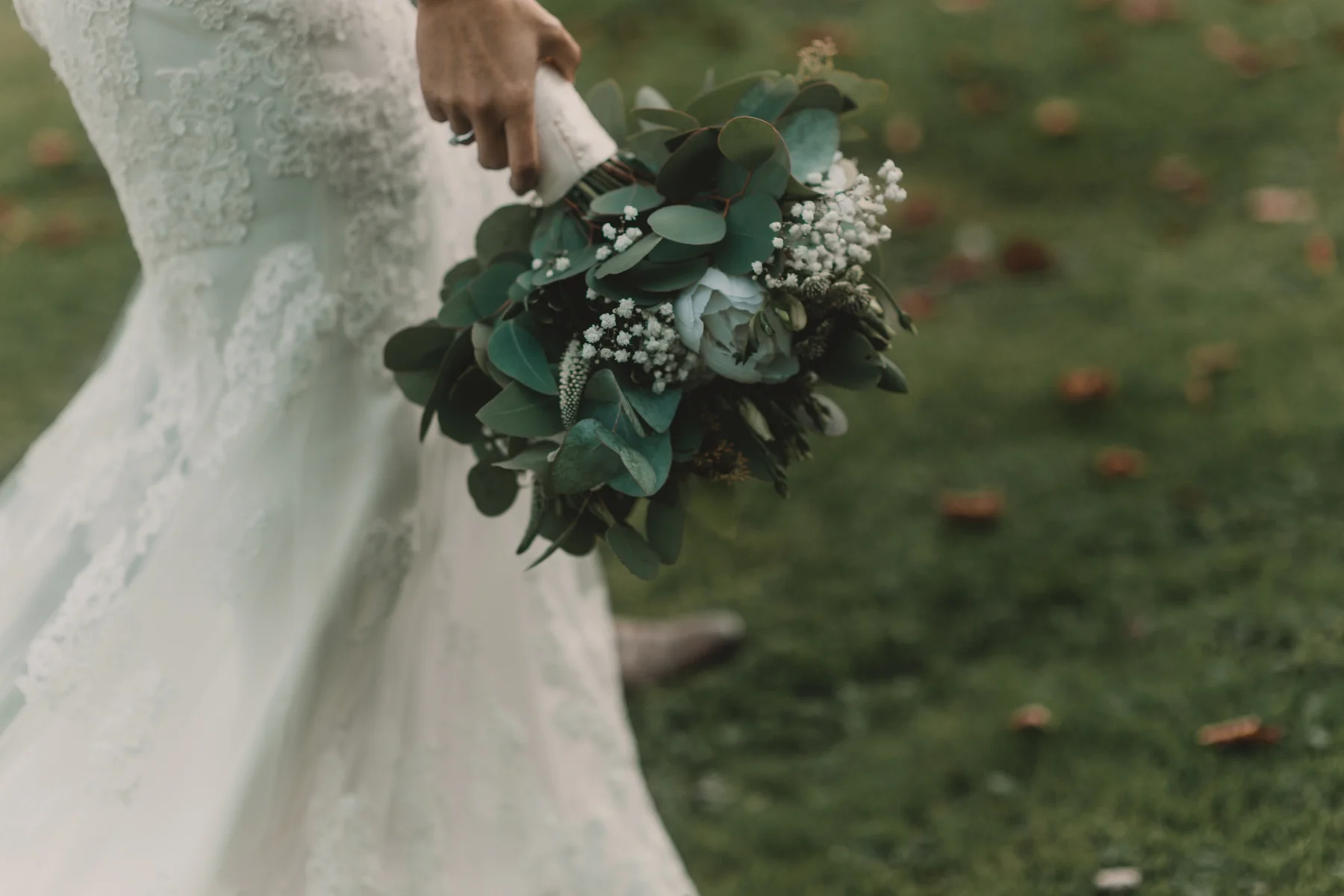 Herefordshire-barn-wedding-highlights-074.jpg
