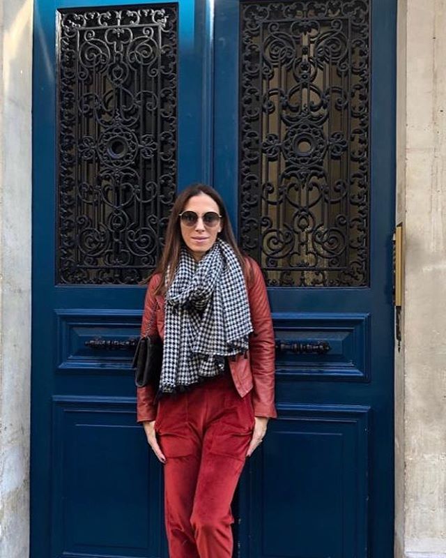 Talented Simone, designer and owner of @chemiserieatelier at Milan Fashion Week. Spotted with her exclusive @arrivalsgate tassel shawl, only found at @chemiserieatelier