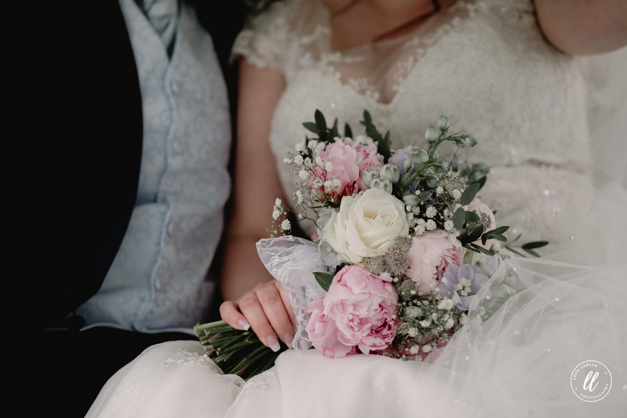 An alternative view of the bridal bouquet by The Very Nice Flower Company