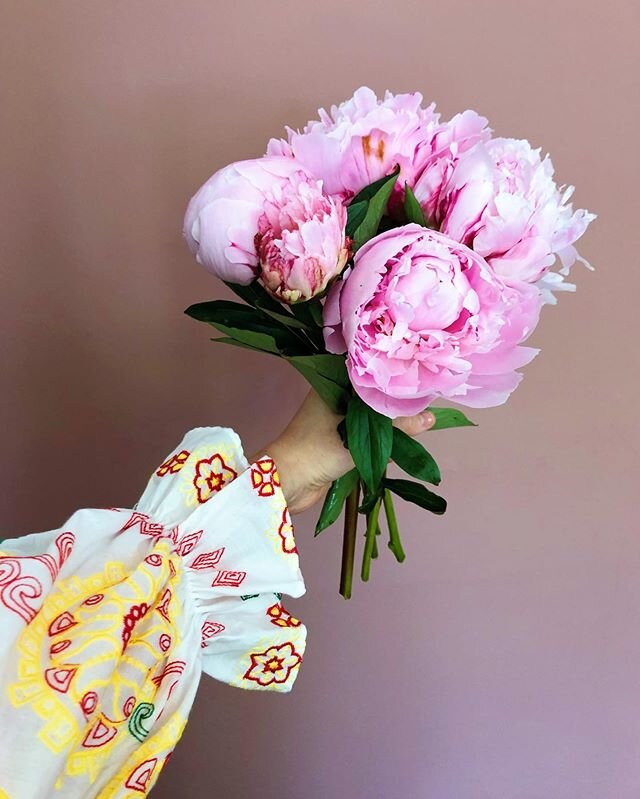 Hello 👋🏻. I took this picture when my peonies were blooming as they looked so pretty next to our pink wall and I was genuinely sad to see these go at the weekend! One thing I&rsquo;ve realised about our home in lockdown is that I genuinely love hav