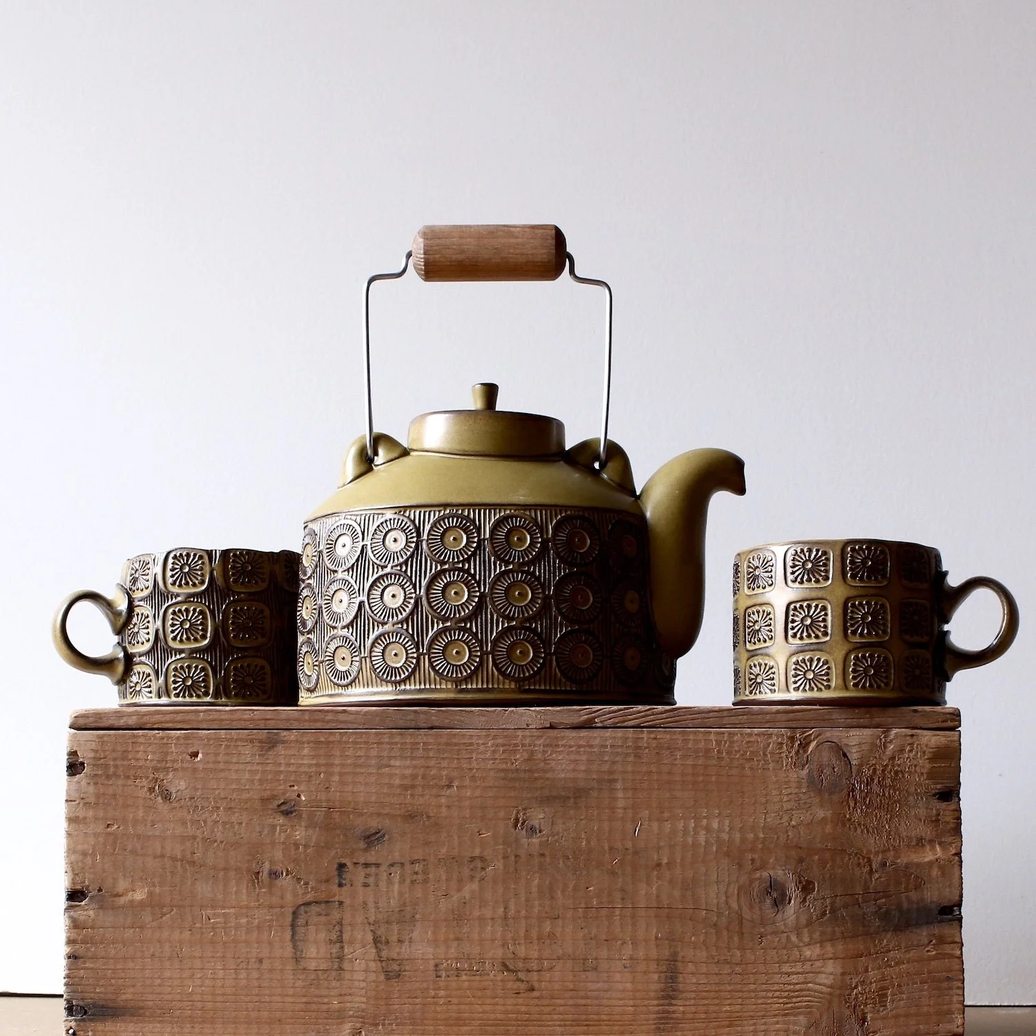 slabbuilt teapot and mugs with intricate raised texture made by stamping. slabbuilding. slabbery. pottery