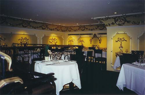 Mezzanine Level Dining