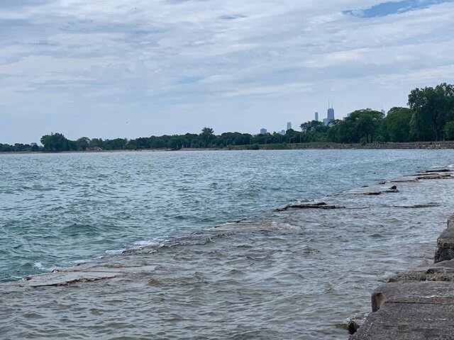 Remember, the lakefront is closed. #chicago #chicagolakefront #lakemichigan #quarantine #bikeride #uptown #edgewater #rogerspark