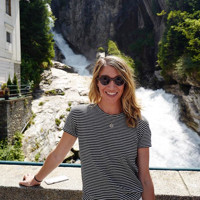 Tough to beat the #positivevibes of a gorgeous waterfall &mdash; and #badgastein did not disappoint! 💦😁🙌🏼 #positiveenergy #wasserfall #hydroelectricity #austrianalps #chasingwaterfalls #mondaymotivation #mondayfeels