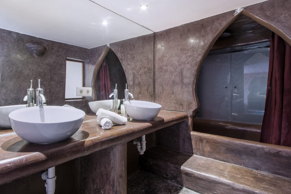 Yoga-Retreat-Venue-for-hire-Ibiza-45-ARCH ROOM BATHROOM.jpg