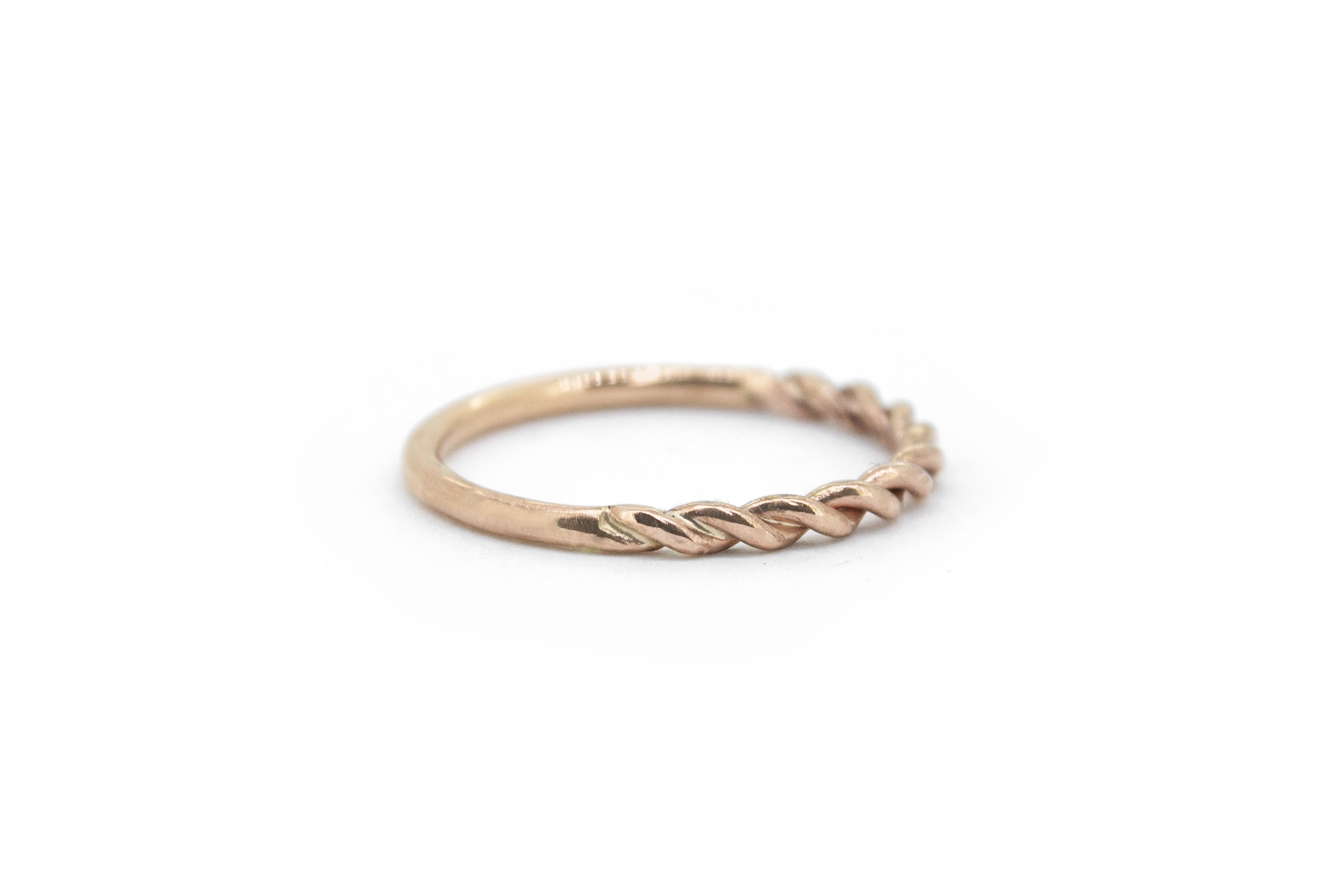 Half-Twist-Ring-RG-1.png