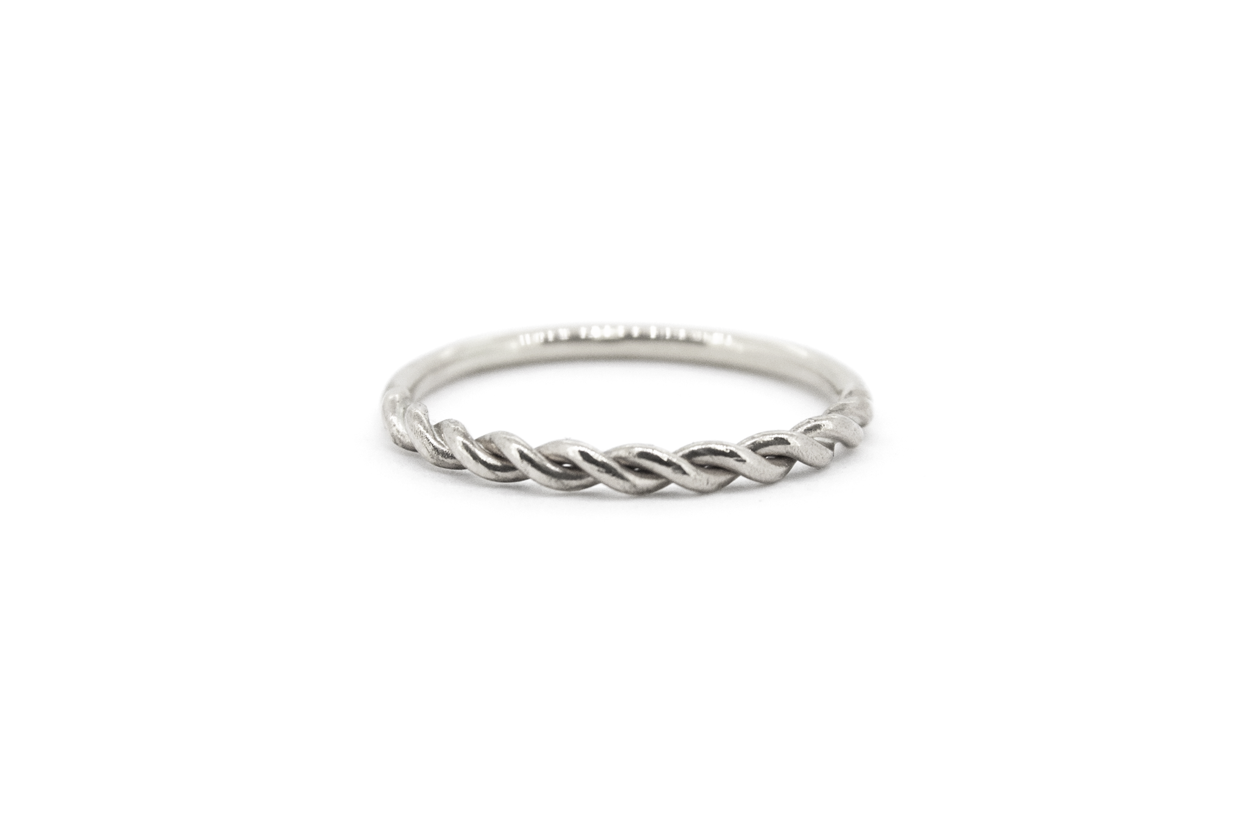 Half-Twist-Ring-WG.png