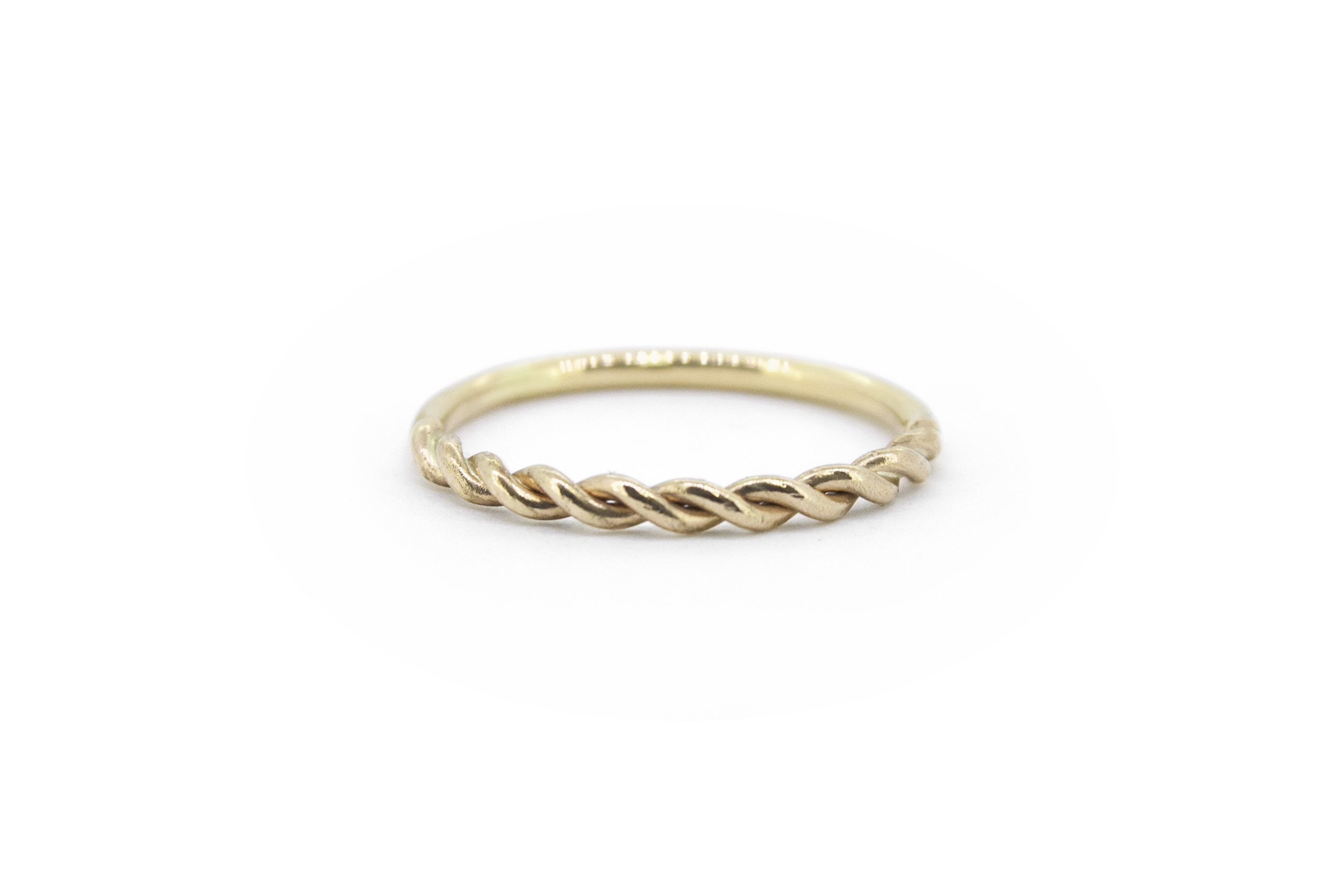 Half-Twist-Ring-YG.png