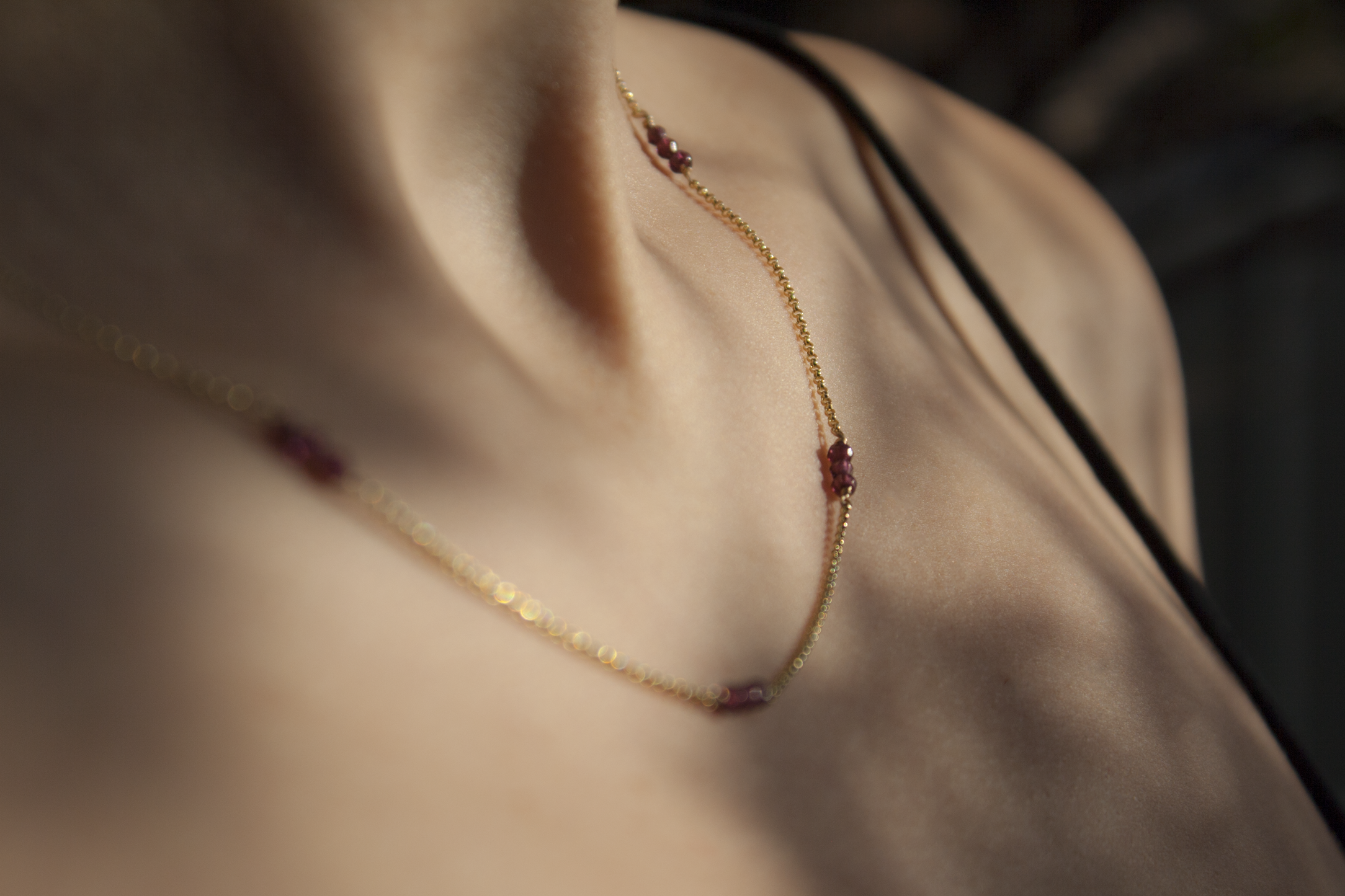 Garnet-Necklace-Model.png