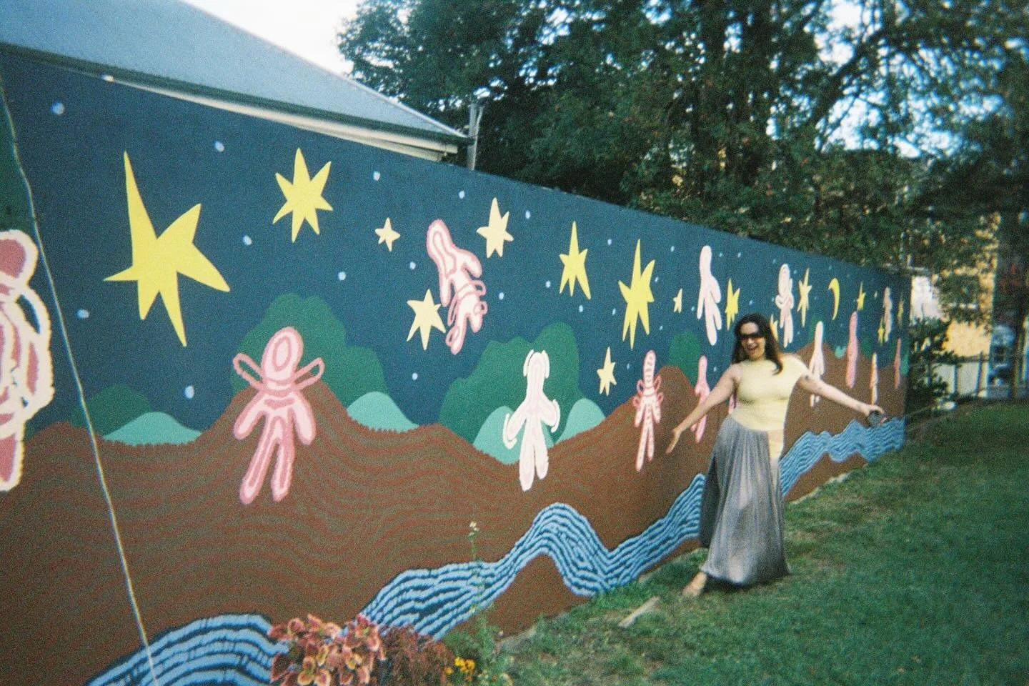 Painting a wedding gift mural for my beautiful friends with my beautiful friends. This was the first time I&rsquo;d painted a mural with a group of people and it was such a fun day with my loved ones. When I tell you we smashed this out&hellip;. 3.5 