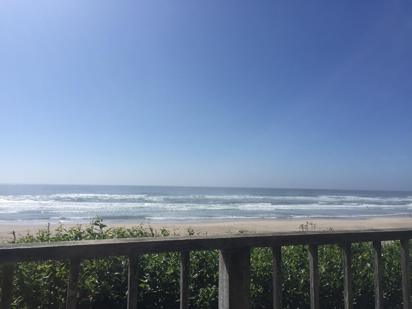 The beach is my happy place! What&rsquo;s yours? 🌞
.
.
.
#igte #insidersguide #insidersguidetoeverywhere #ownyourwanderlust #ownurwanderlust #beach #waldportoregon #waldport #happyplace #oregon #travel #travelblogger #travel #travelwriter #travelgui
