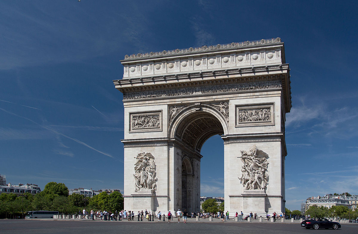 1200px-Arc_de_Triomphe,_2_August_2015_002.jpg