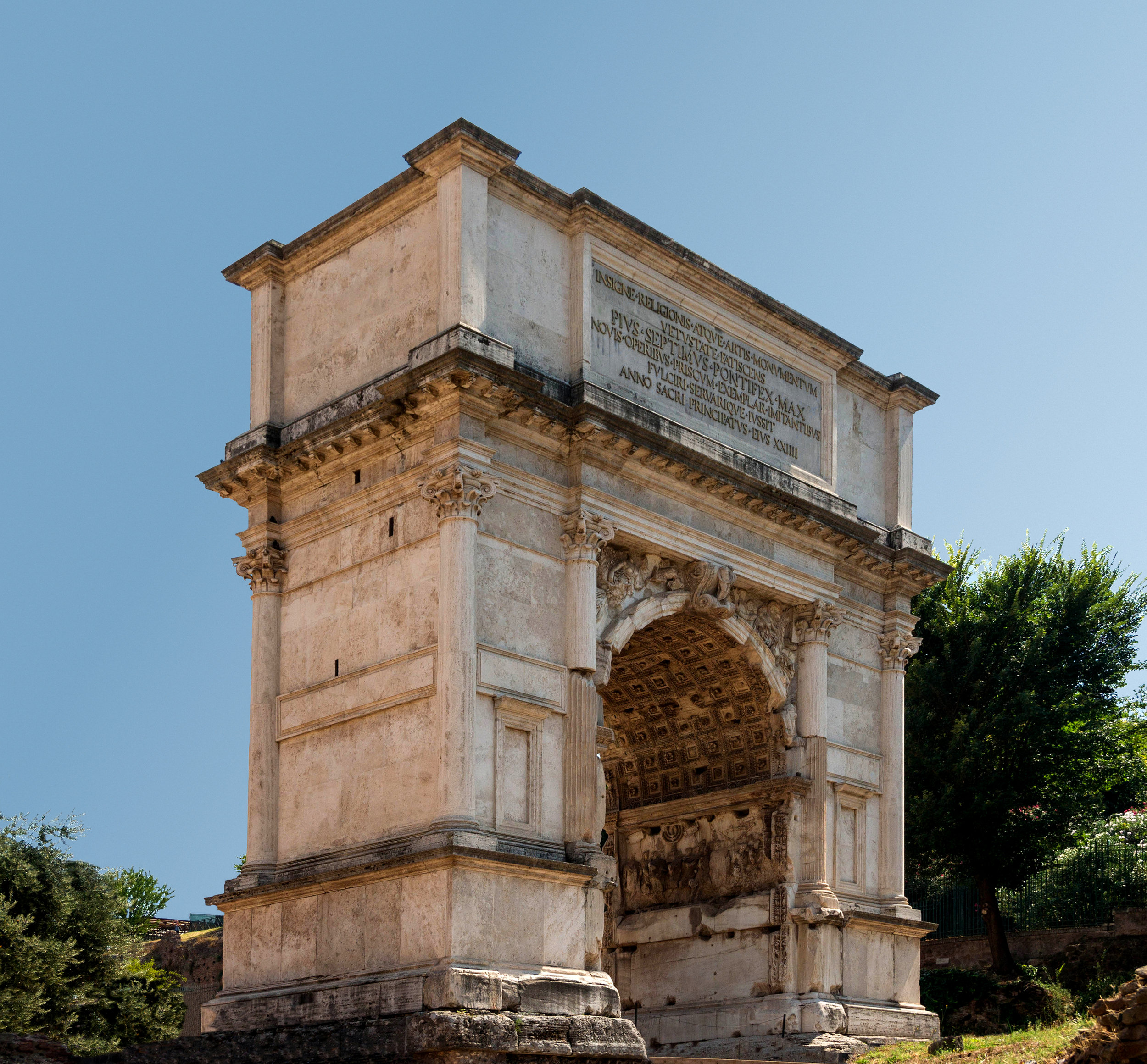 Arch_Titus,_Forum_Romanum,_Rome,_Italy.jpg
