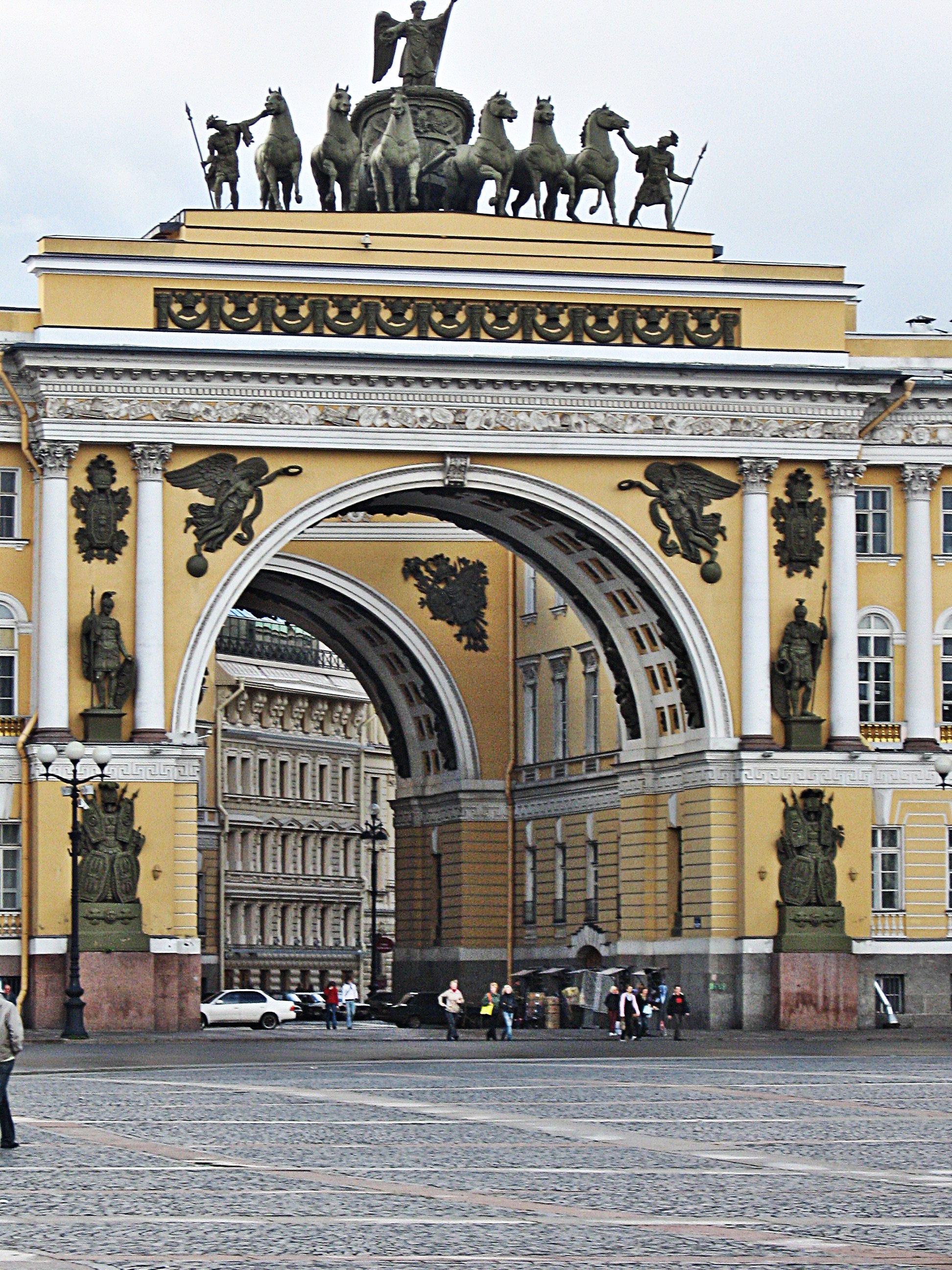 San_Pietroburgo-Piazza_del_Palazzo_3.jpg