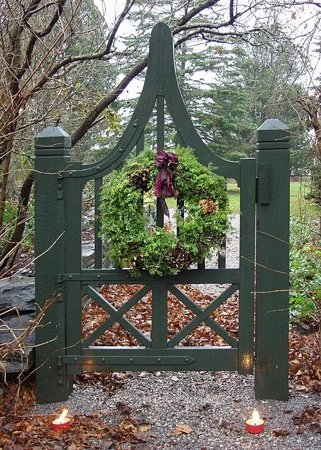 Wreath fence.jpg