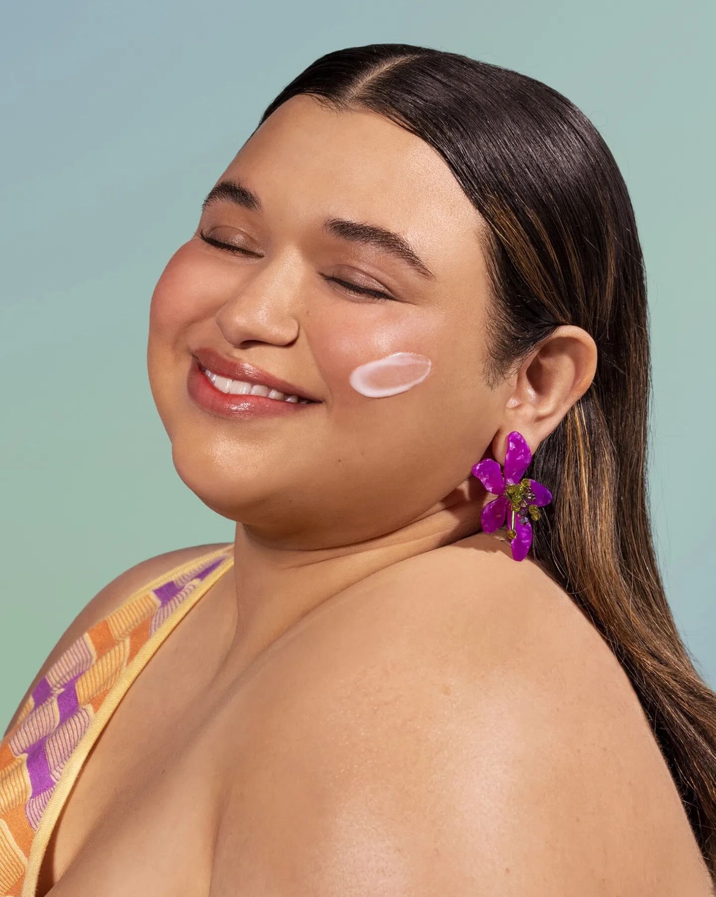 I shot a skincare campaign! With adorable humans from the internet! For @bubble!

Introducing the Super Clear Serum, 2% Salicylic Acid that banishes acne without drying your skin out. 

Huge thank you to the team @LjStClair, @SarahCaswell, @LaurenPla