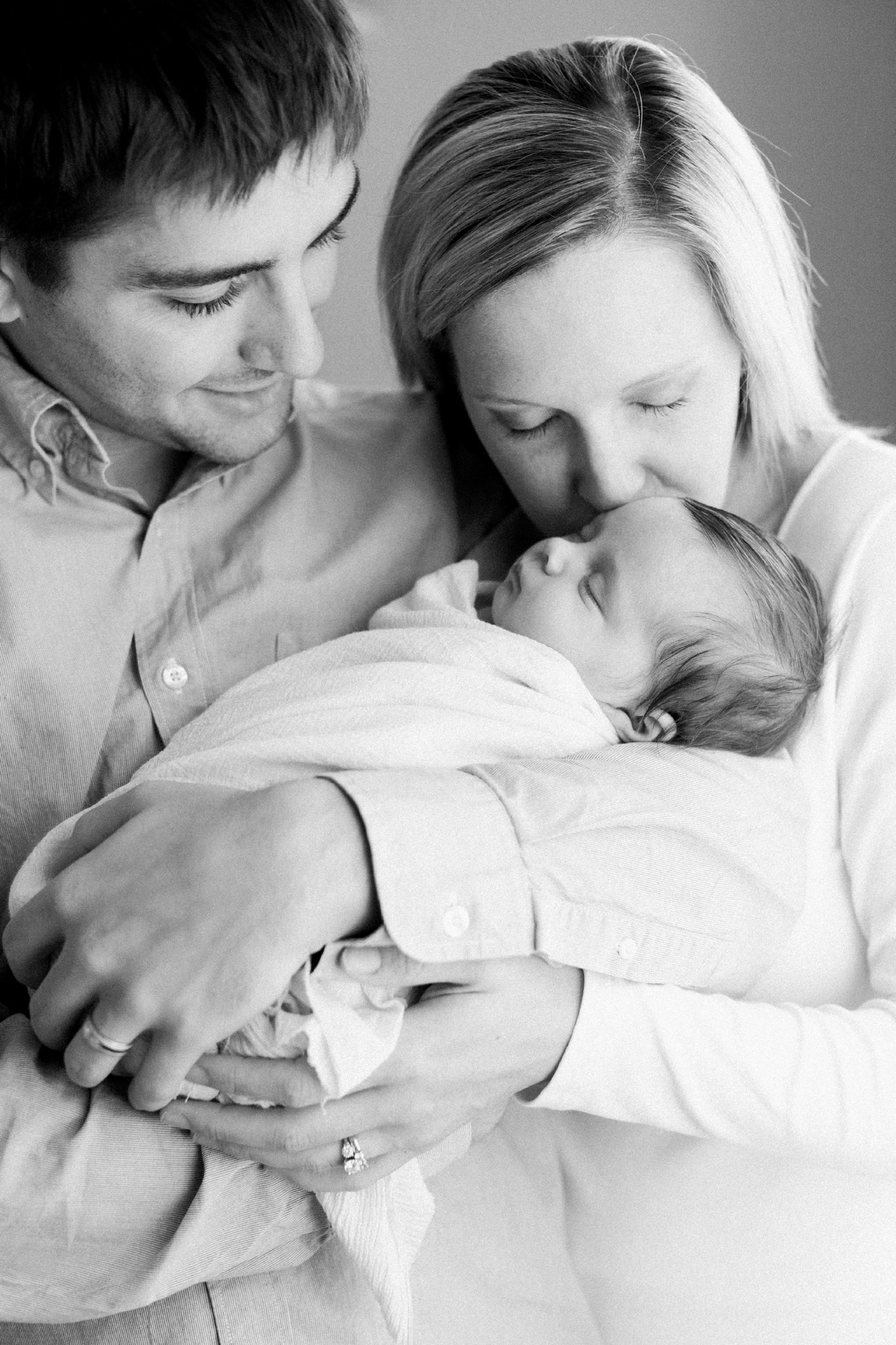 at_home_newborn_session_film_deborah_zoe_photography_00007.JPG