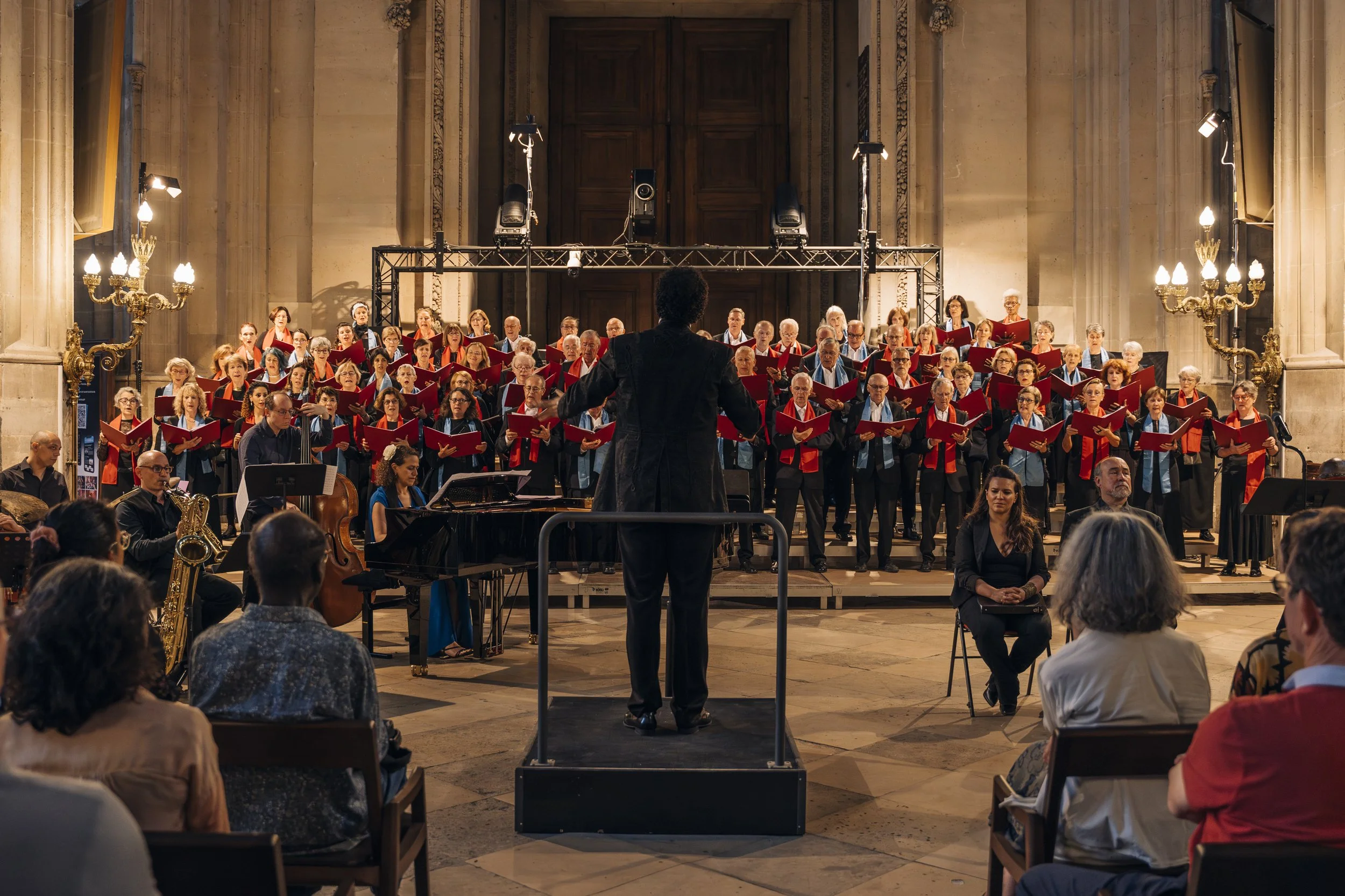 Rhapsody in Black de Leïla Olivesi avec le choeur philharmonique international