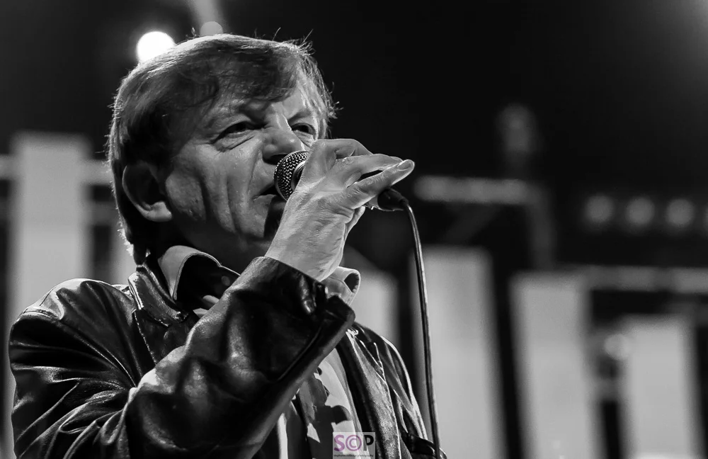 mark e smith on stage MES 2010.jpg