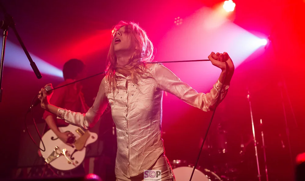 starcrawler arrow with mic lead around neck in red light stephanie colledge photography_-2.jpg
