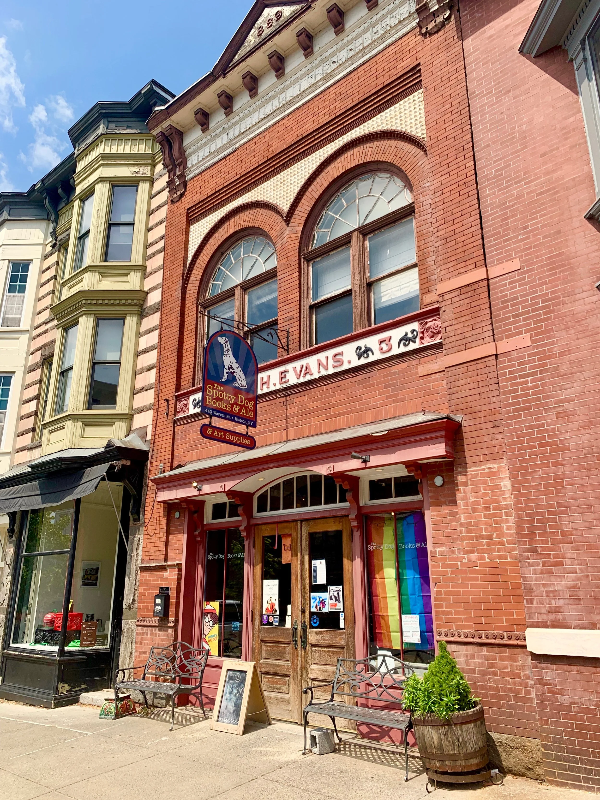 Hoppy Holiday Shopping at Hudson's Bookstore/Toy Shop/Beer Bar