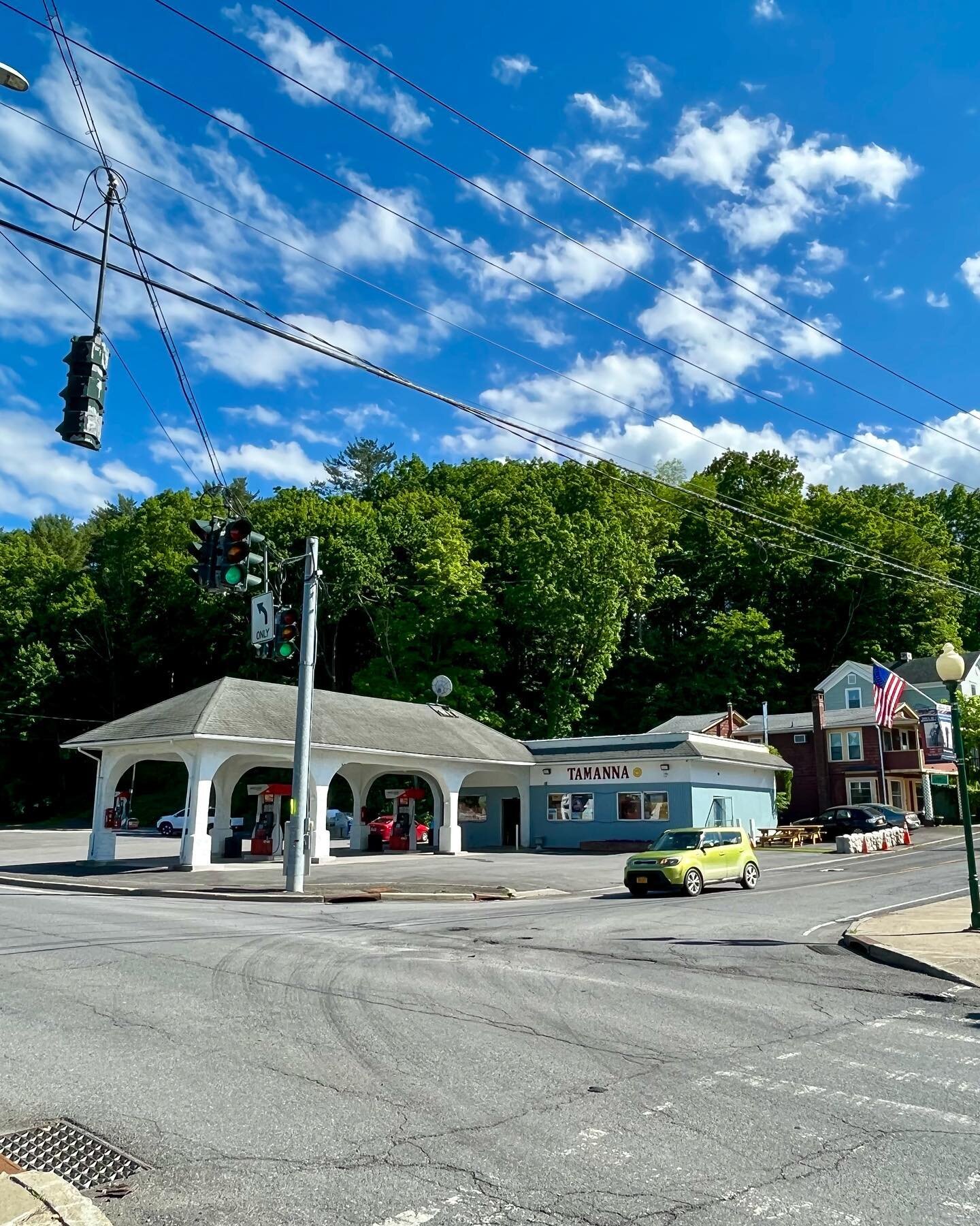 Would you eat takeout Indian food from a gas station in the Catskills? ⁣
⁣
Citgo-Tamanna in #Cairo has arched columns around its gas pumps, signs advertising $12 Indian food in its windows, and a shrine to Tiger Woods its mini-mart.⁣
⁣
For details on