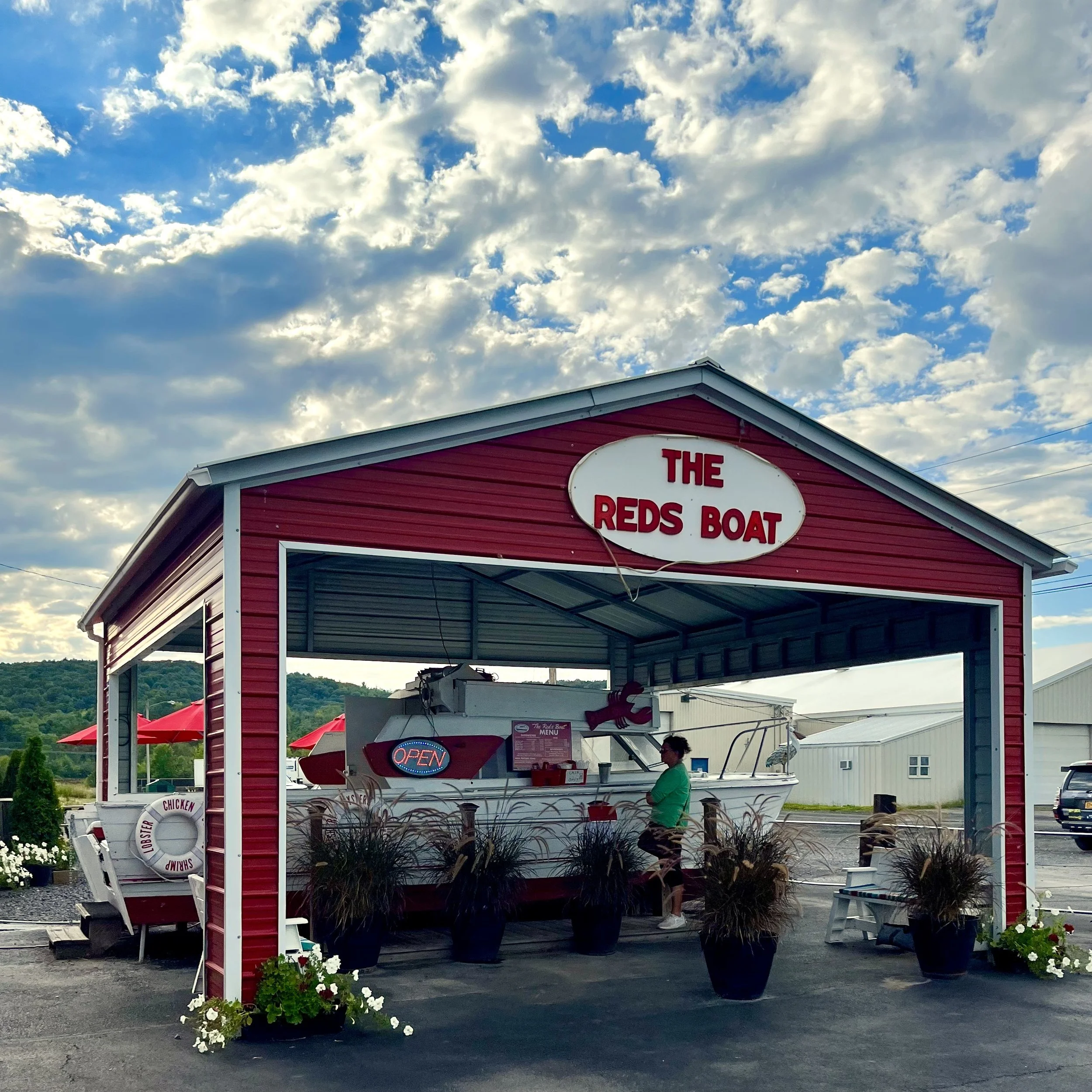Reds Boat serving seafood in the Catskills