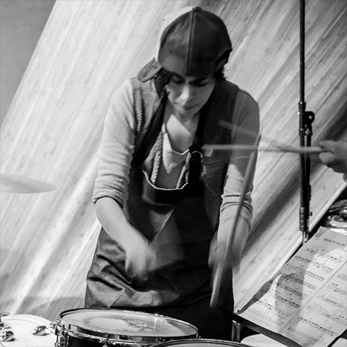 Reynaliz is a professional musician, percussionist, composer and educator. 