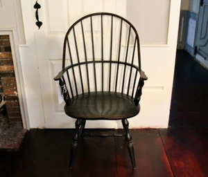 Sack Back Windsor rm Chair in Disressed Black Paint