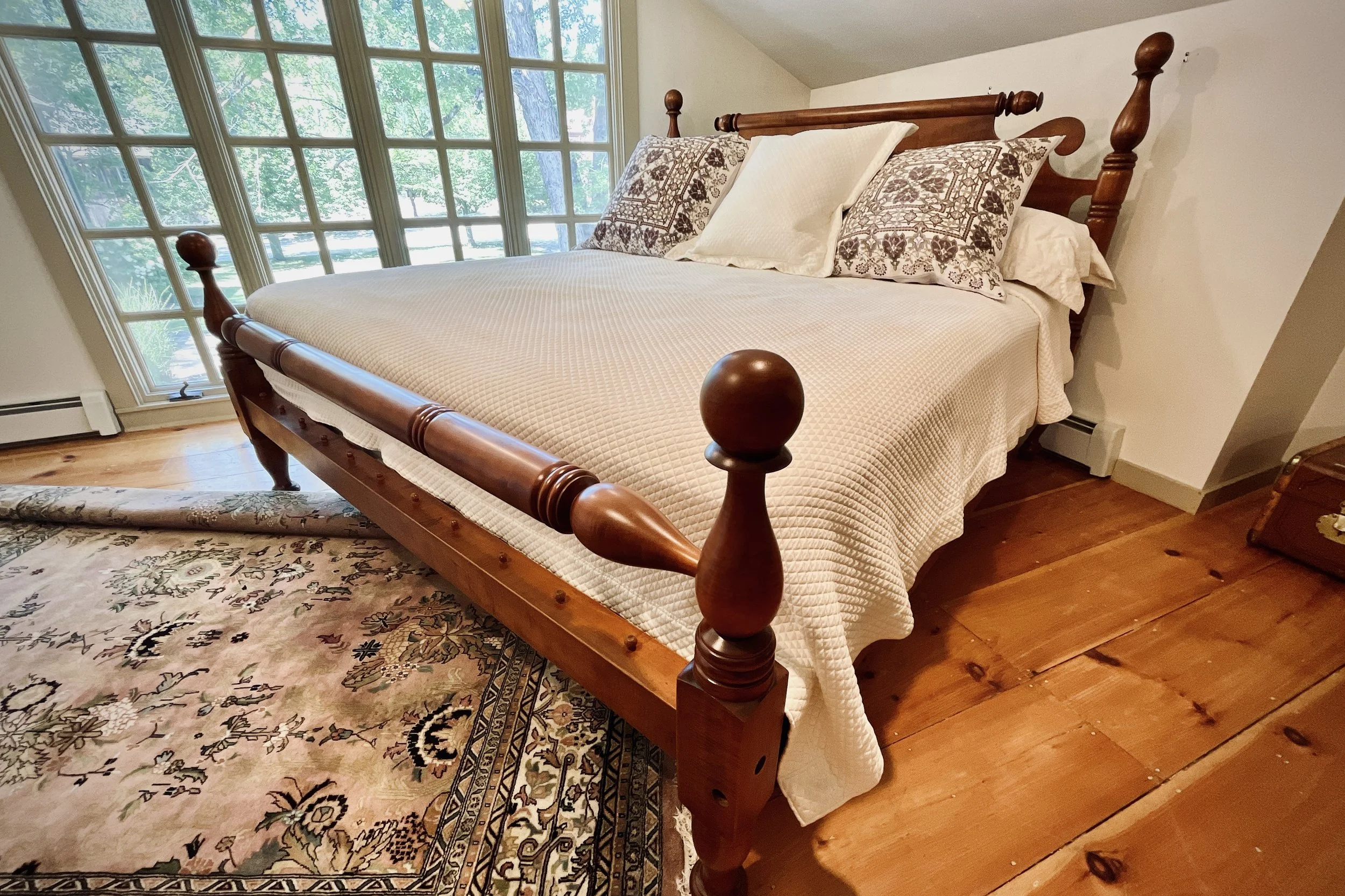 Custom Ball & Vase Bed in Tiger Maple, King Size with Rolltop