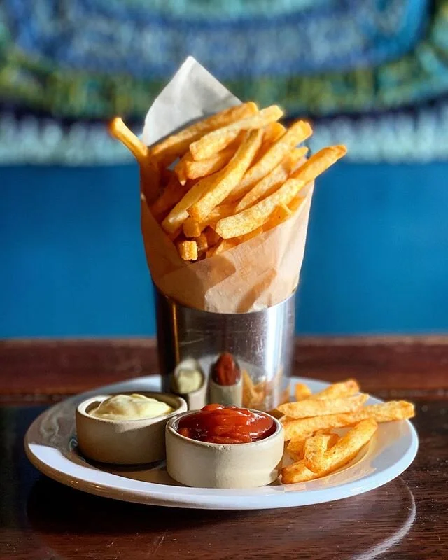 Since rolling out our takeout program the one thing we keep hearing from our customers is how crispy our fries are! Seasoned with smoked paprika, and double fried. Add one of our to go cocktails and you have the perfect snack🍟🍸 Available Wednesday-