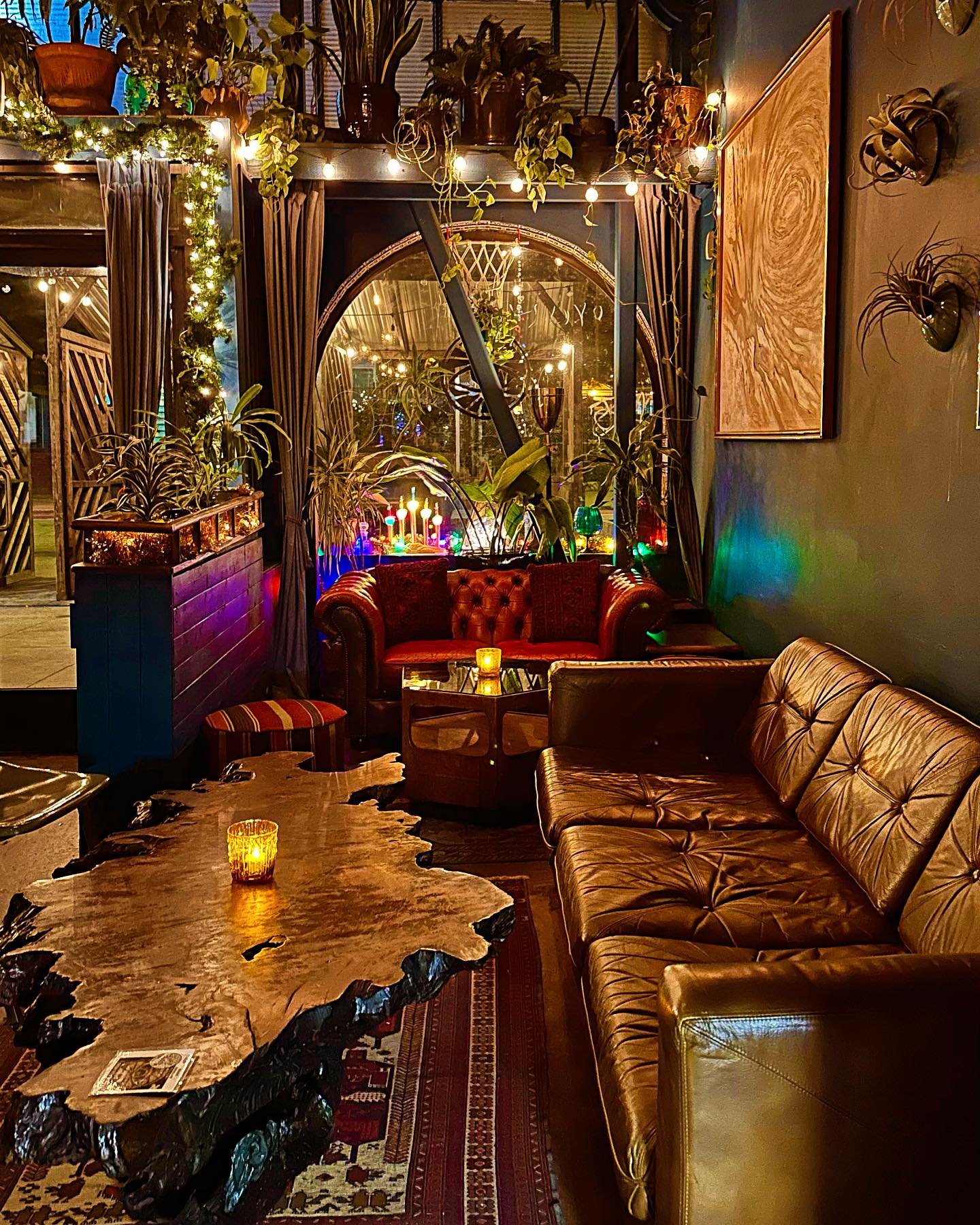 Any plans for NYE? We will be open 6-1, still accepting reservations for groups of four or more. Only a few more days left to bask in the festive glow of our decked halls and enjoy our holiday menu. #nye2023 #beautifulsanfrancisco #missionbars