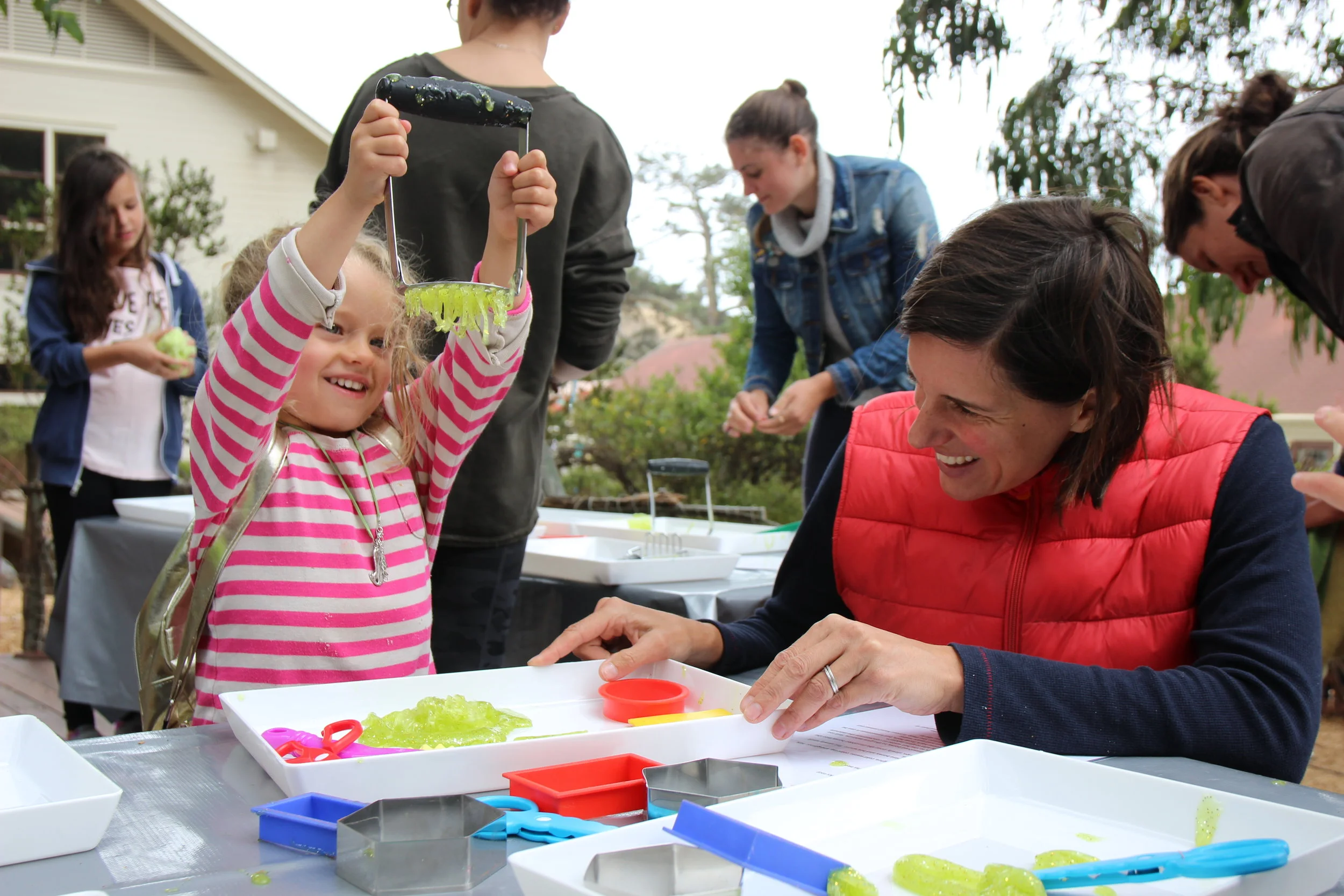   Icon Exploration  I redesigned icons for Pop-up Programs and Toddler Pop-up Programs. Both programs help children explore through energetic play. I brainstormed concepts around interactivity, movement and learning. 
