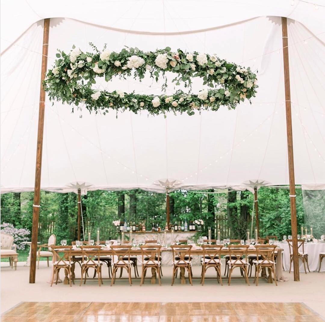 Ummm... hello 👋 &bull;

Repost By crimsoncloverfloral:  Nothing like an 8' floral chandelier to really make the space!
Photo: @jodiandkurtphoto | Planning &amp; Design: @kaririderevents | Florals &amp; Chandelier: @crimsoncloverfloral | Rentals: @wh
