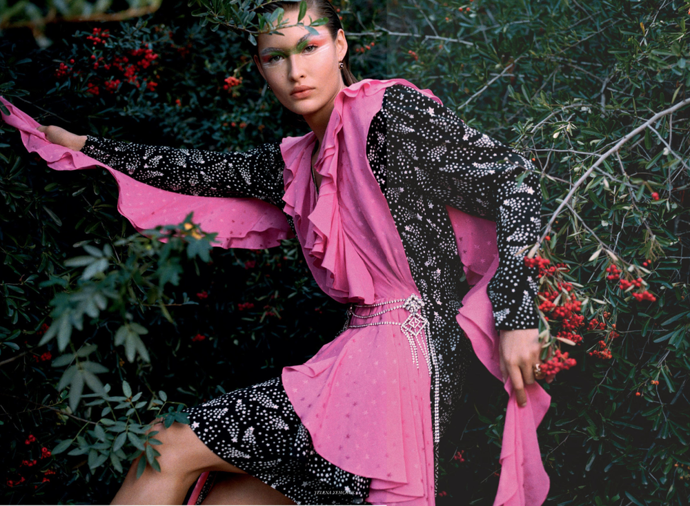 Grace-Elizabeth-Yelena-Yemchuk-Vogue-Russia-April-2019+(2).png