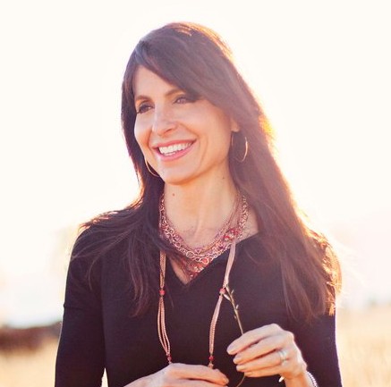 #645 - A Conversation with Lisa Bevere