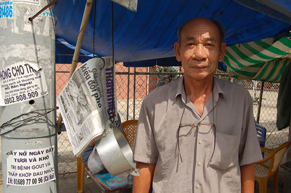  Installation view,&nbsp; New York Times Trap - Vietnam Version , STL, Saigon, 2014 