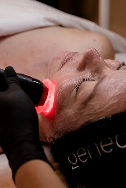 Glo2Facial By Geneo