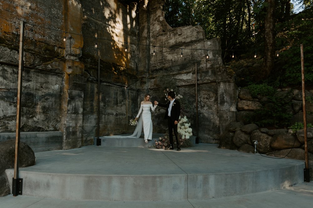 the-ruins-hood-river-wedding-videographer-columbia-river-gorge-elopement-the-ruins-hood-river-videographer-39.jpg