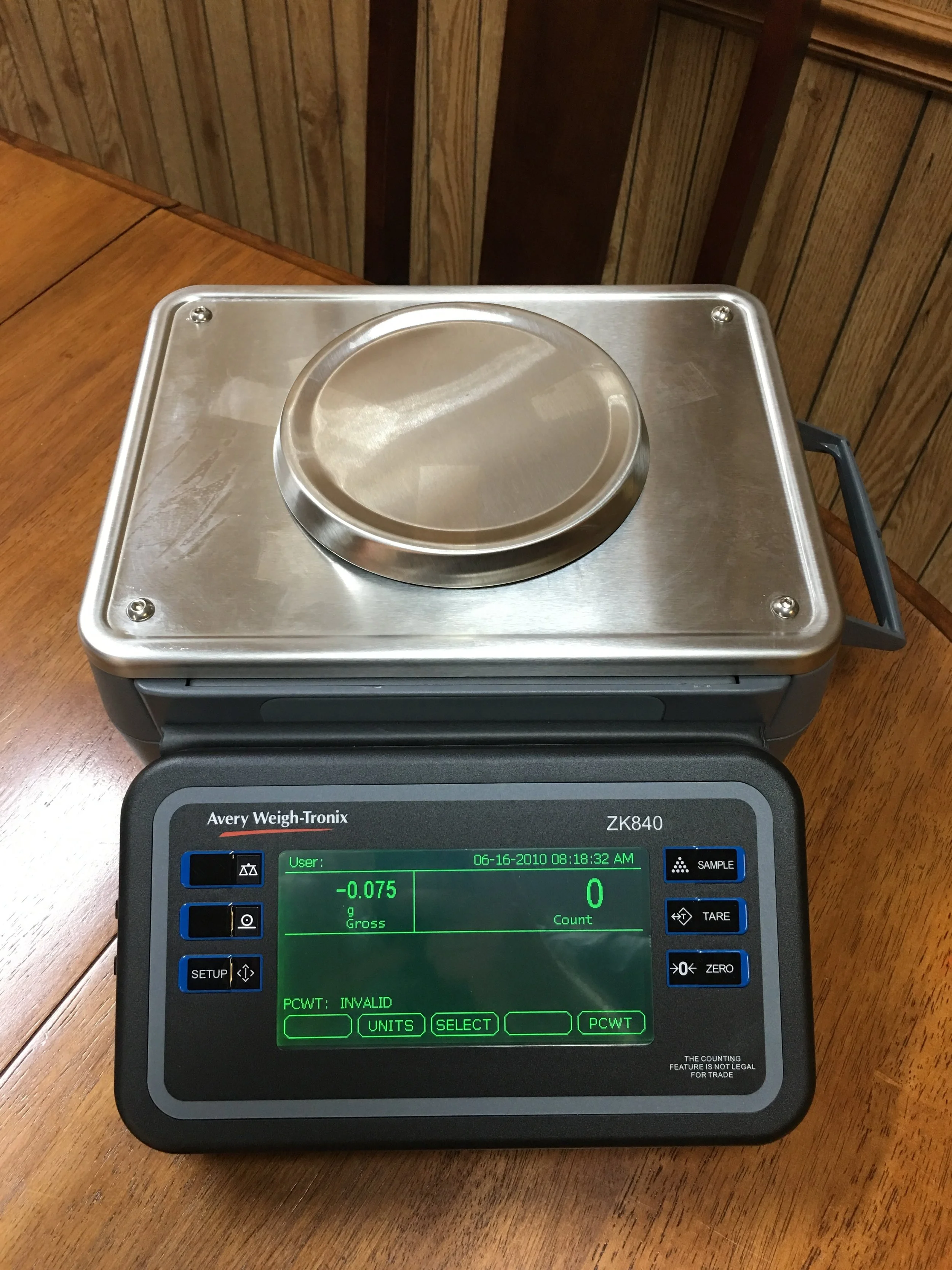 Avery Weigh-Tronix ZM840 Programmable Counting Scale front view