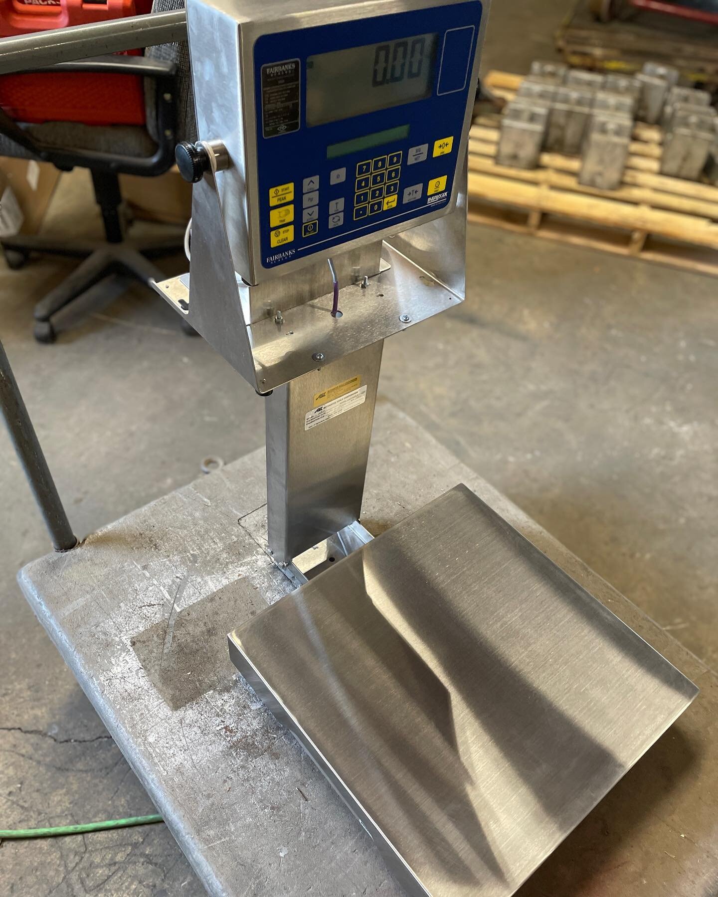 Fairbanks Intrinsically Safe Bench Scale.
This particular unit is using the FB2800 Indicator and Battery Option (which mounts on the back on the back of the bracket)
Rated for ALL Classes, Divisions, &amp; Groups.
100 lb 18&rdquo;x18&rdquo; stainless