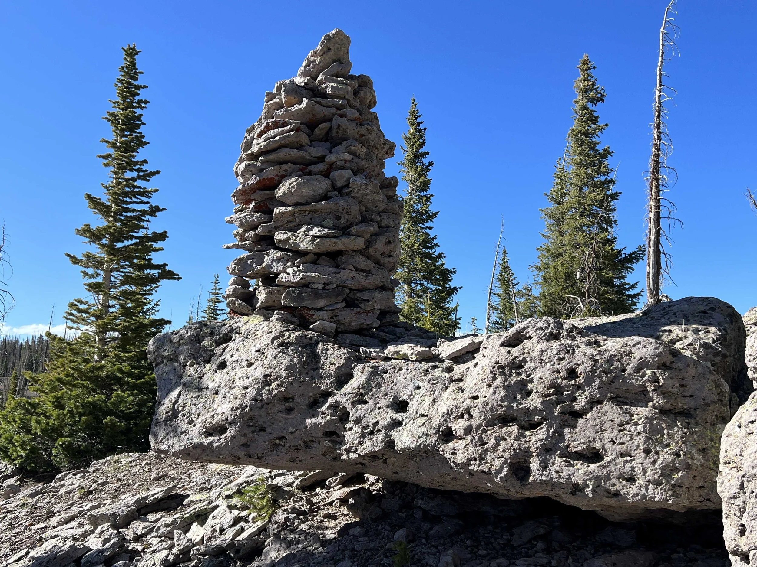  this cairn and it’s placement on an overhanging rock was fun 