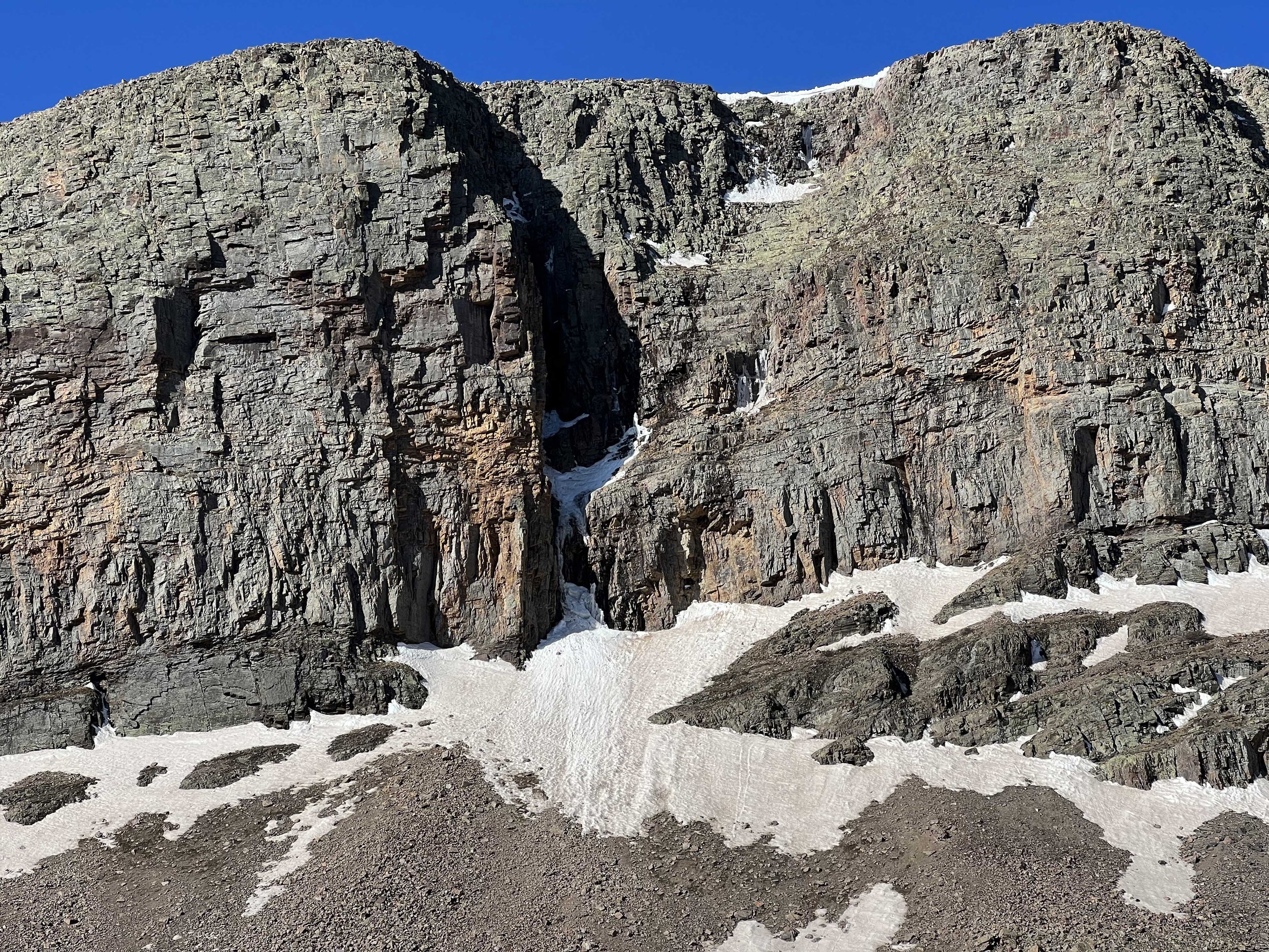  I heard and saw a mini avalanche from the gap 