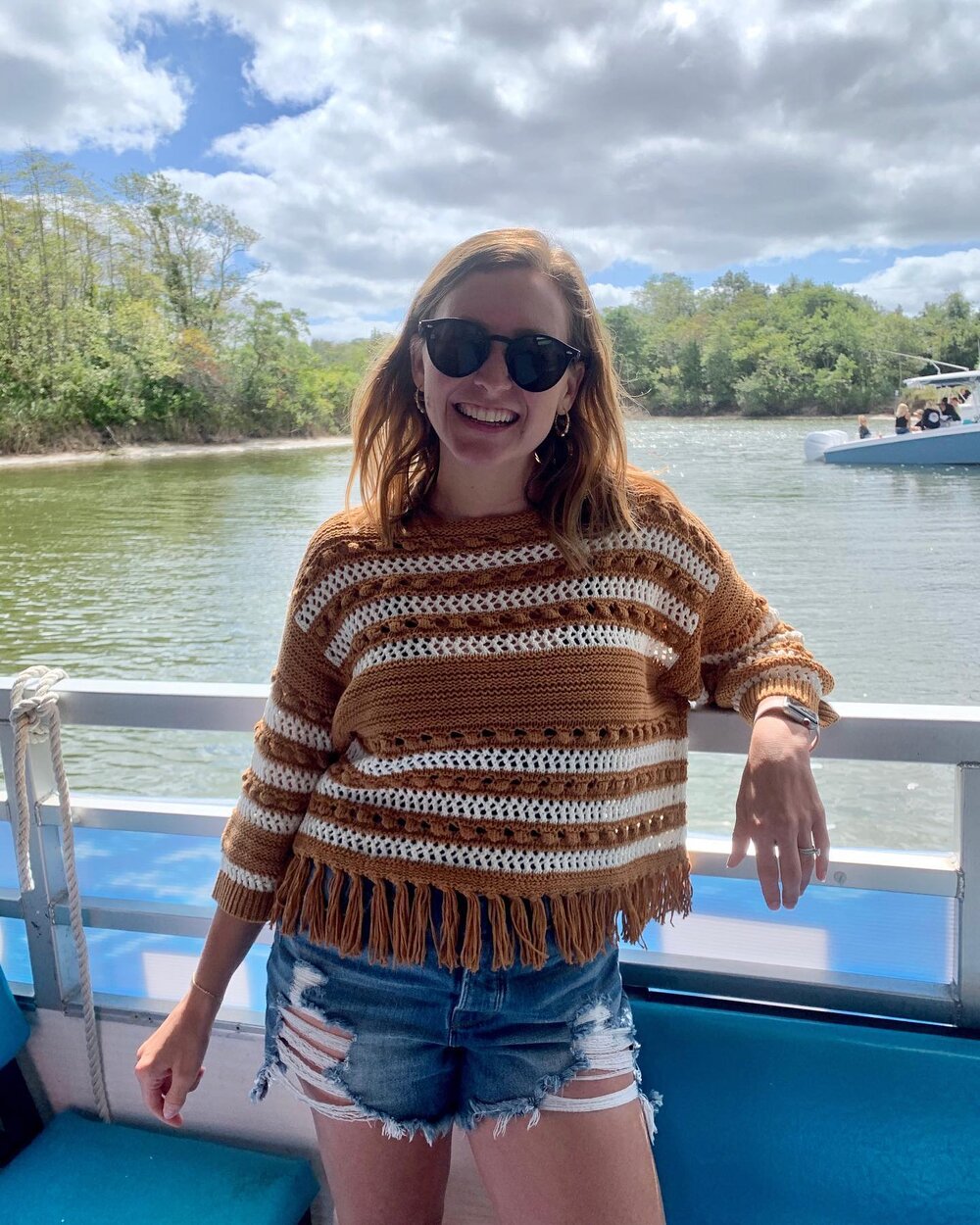 Boat days are still the best, even with a bit of fall chill. Taking full advantage of a shorts + sweater moment 😎☀️