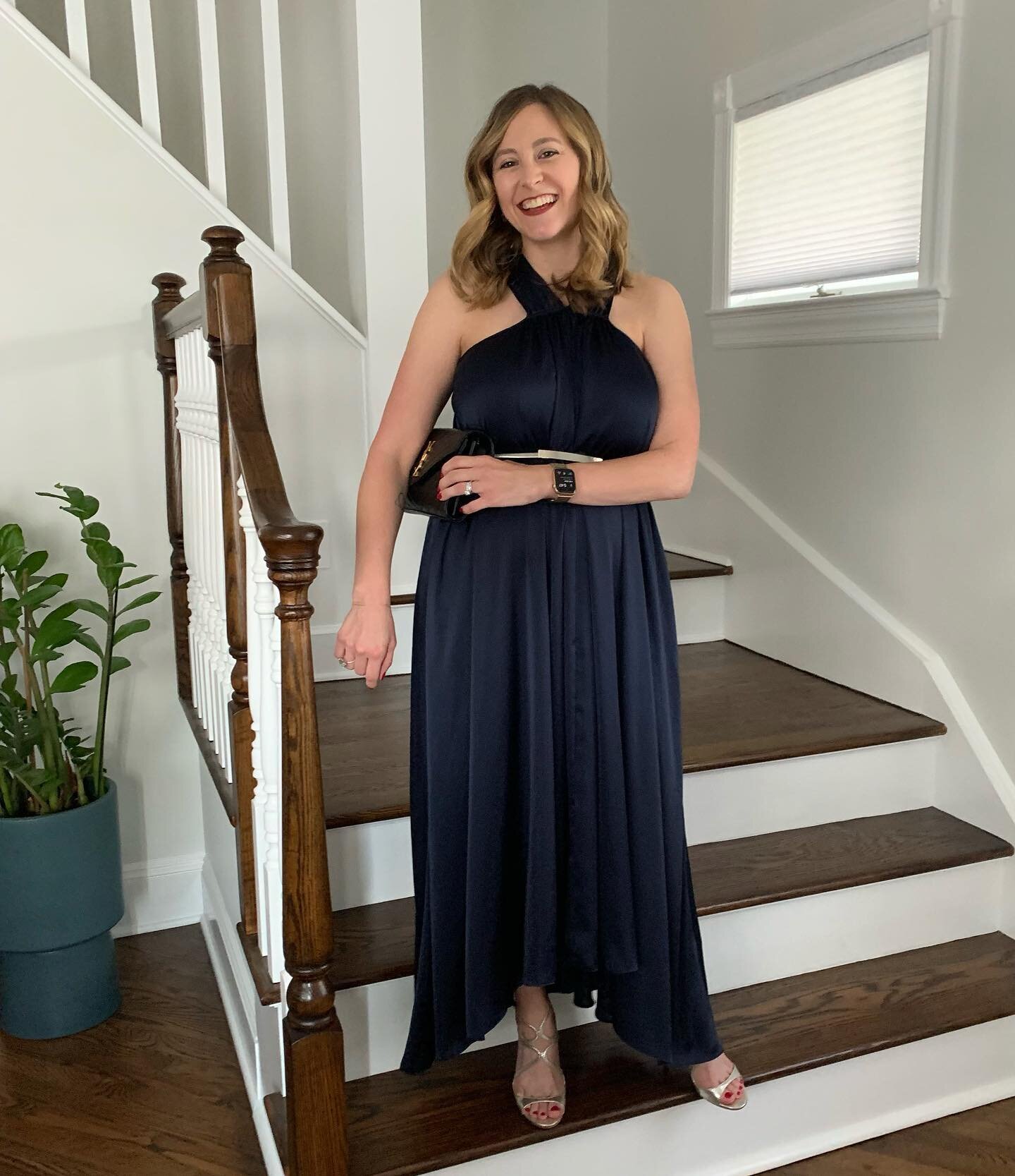 Here&rsquo;s a fun outfit challenge: four weeks postpartum, breastfeeding, and attending a formal wedding 😳 After lots of online research, I chose this @hatchgal dress for its forgiving coverage and because I could rent it on @renttherunway, paired 