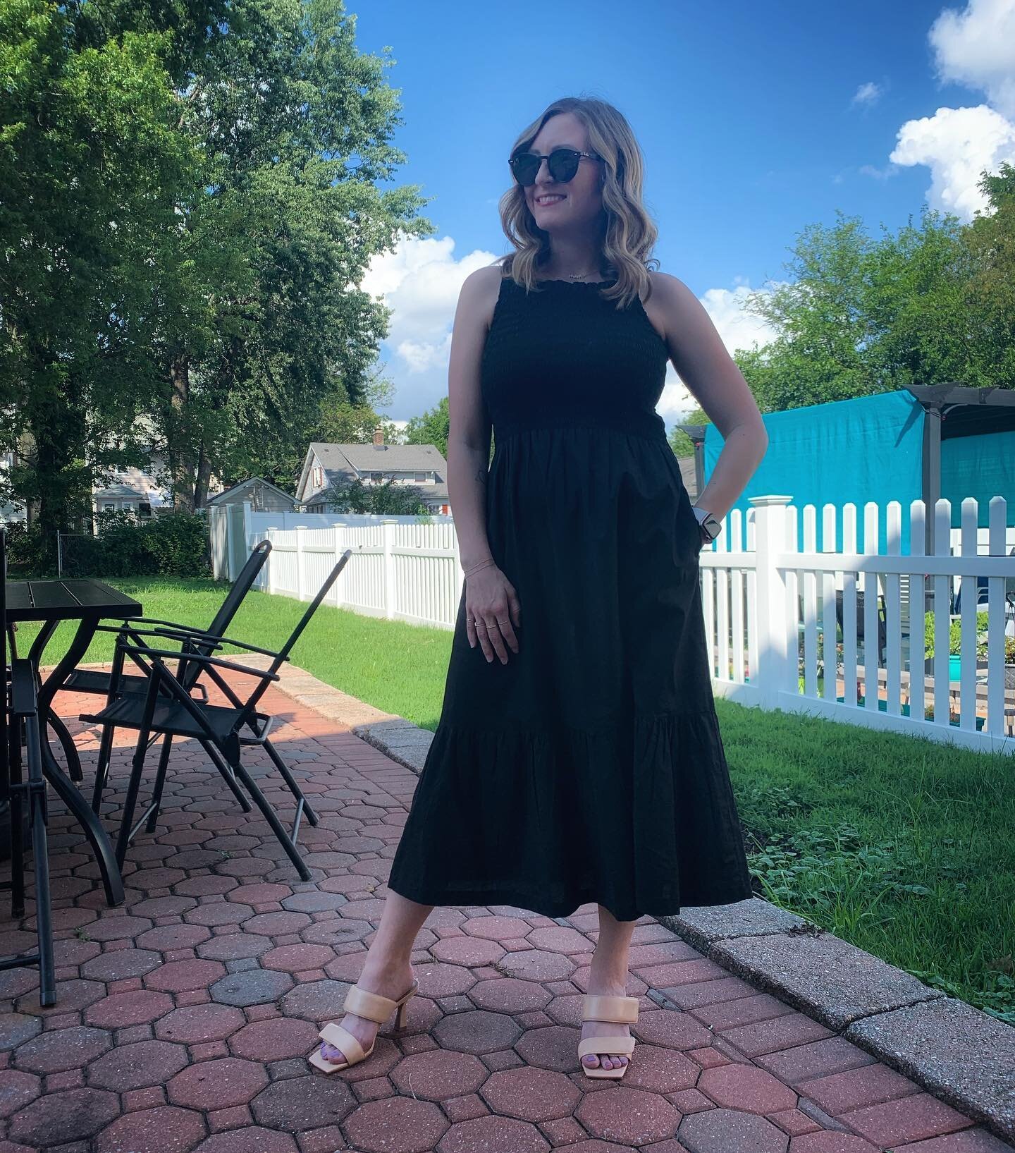 Remember that @everlane top from a few posts back? It also comes in dress form and it&rsquo;s SO GOOD ✨ I pulled the shoulders up a bit and hemmed the length for 5&rsquo;2&rdquo; me. I also purchased these Open Edit sandals from @nordstrom after much