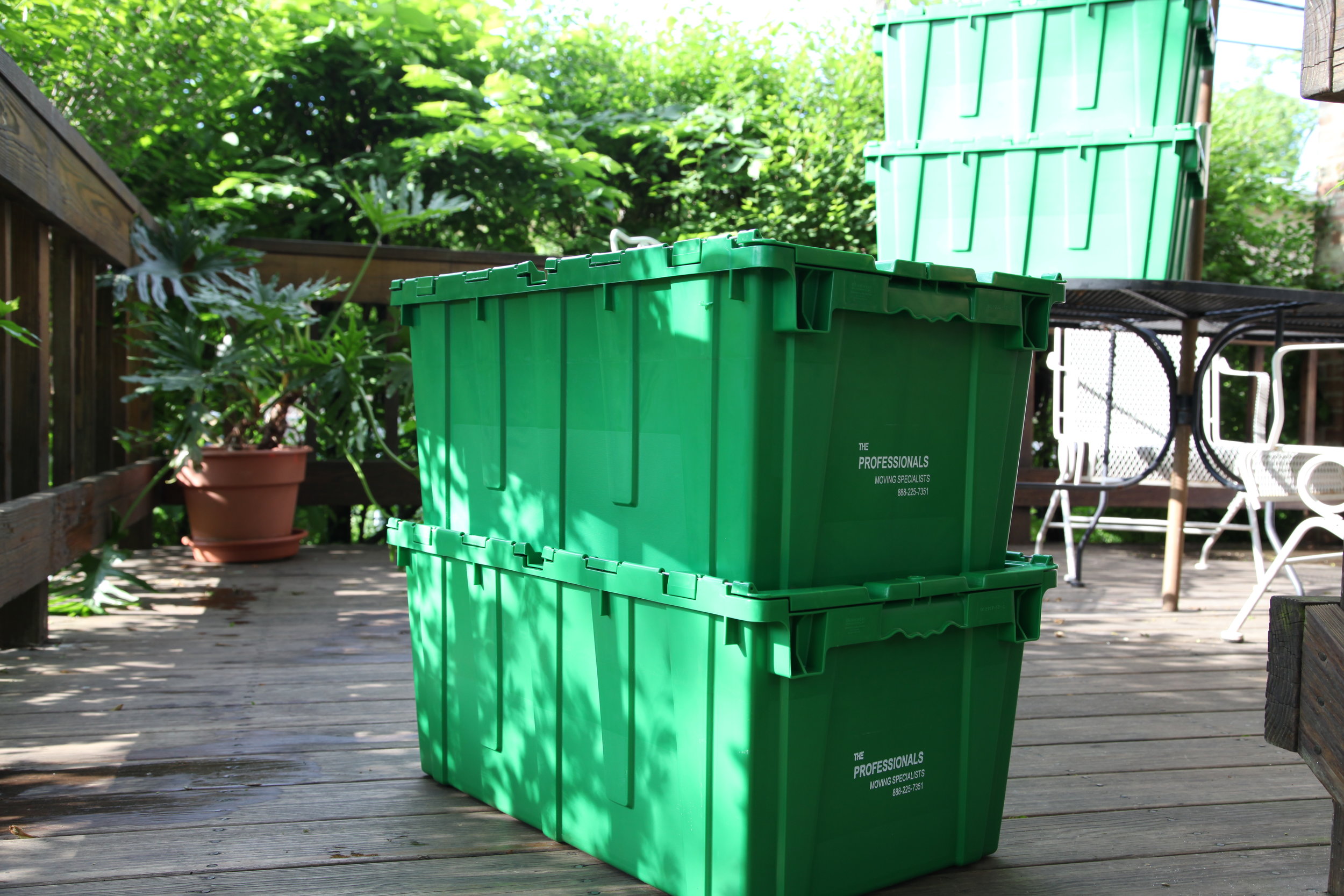 The Pros and Cons of Using Plastic Moving Boxes